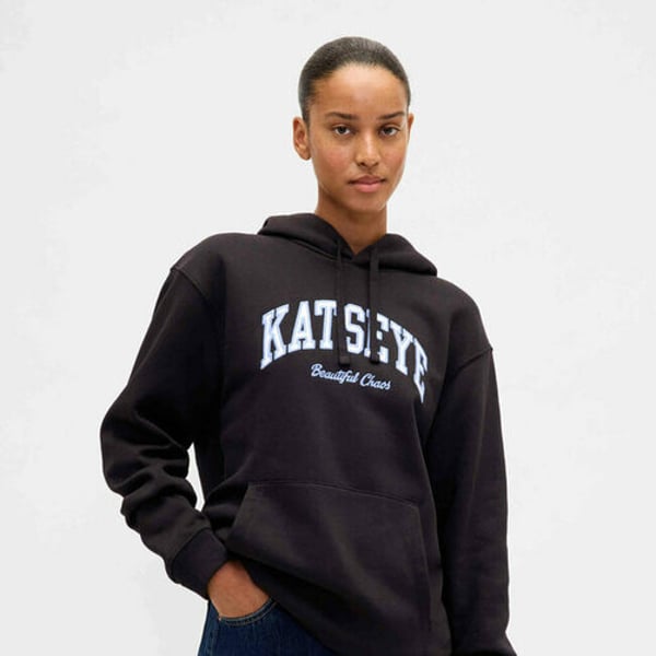 Gap misses quarterly sales estimates on soft apparel demand, warns of tariff hit